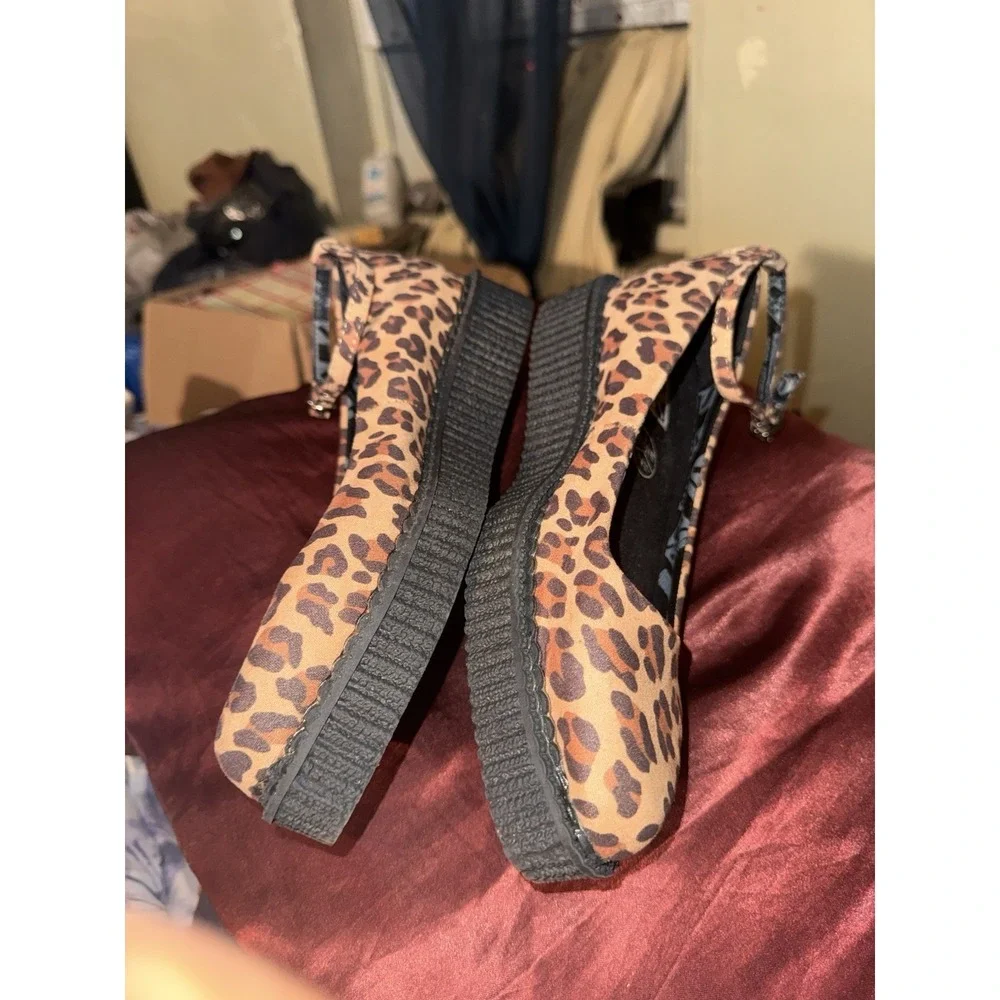 T.U.K leopard pointed
